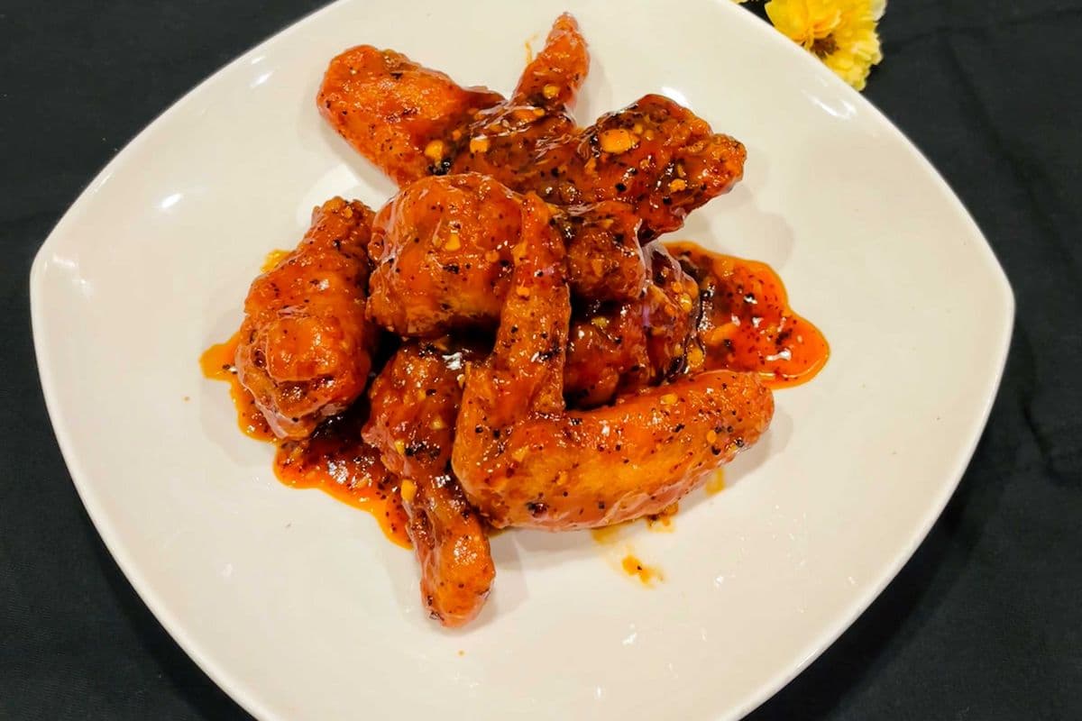 P6. Spicy Garlic Wings
