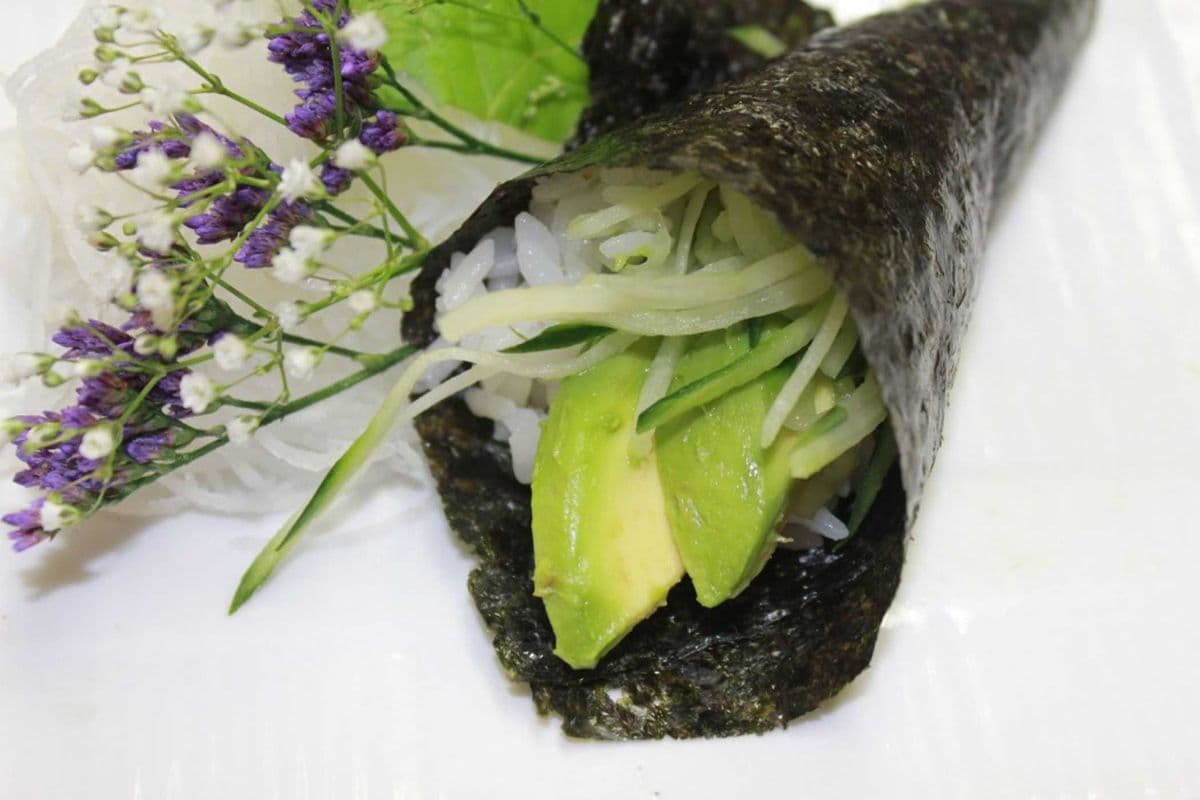C27. Cucumber Avocado Hand Roll (2 Pcs)