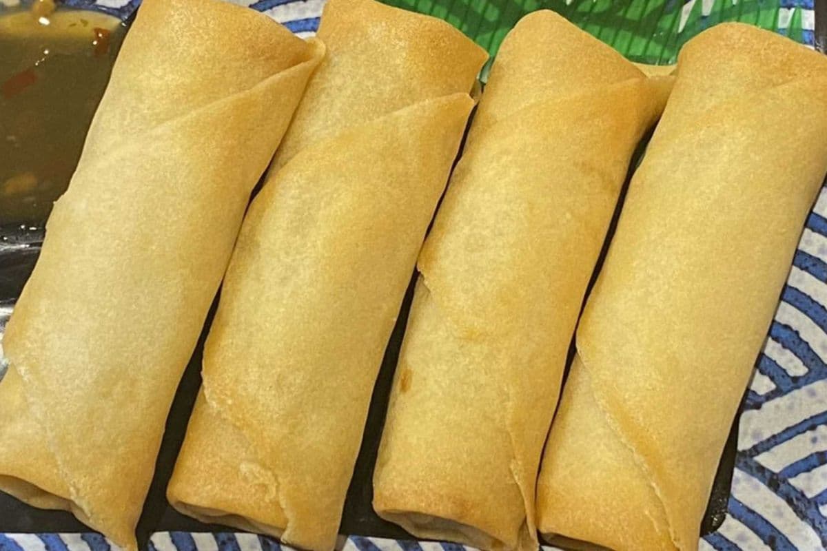 3. Spring Rolls (4 pcs)