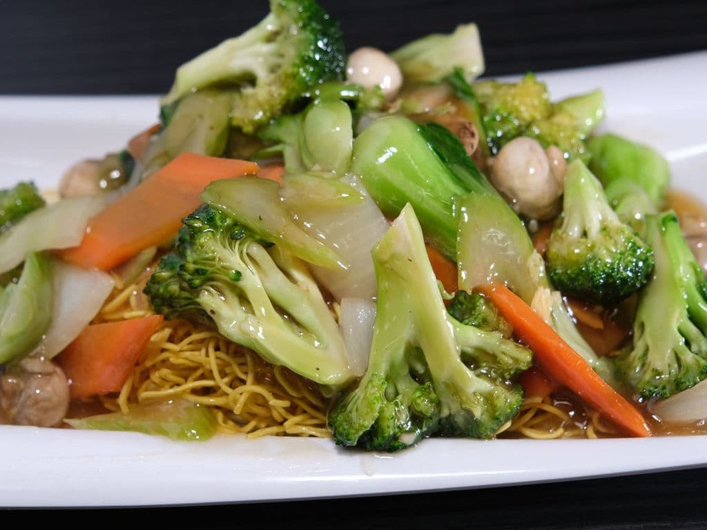 Cantonese Chow Mein (crispy / soft)(广东菜炒面) (素)