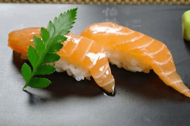 Sake Sushi (2 Pieces)