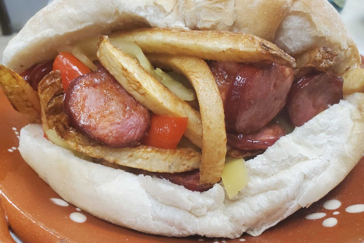 Chourico and Chips Sandwich