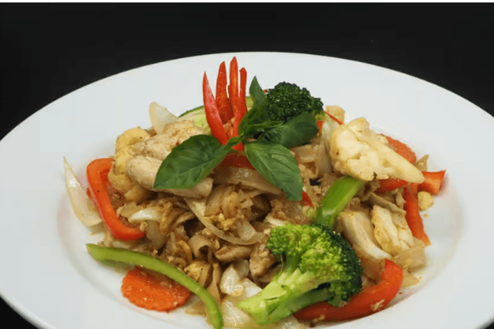 N2. Drunken Noodle chicken
