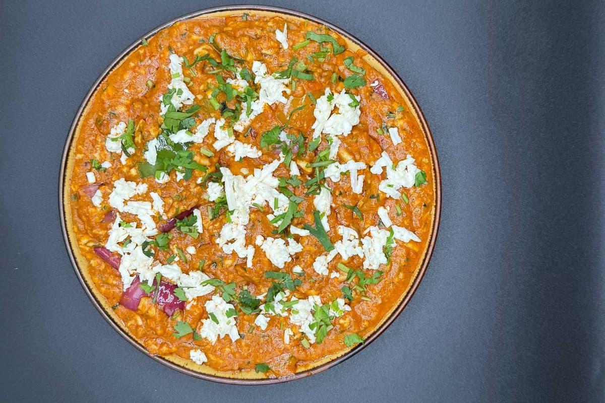 FLAME KISSED PANEER WITH 2 ROTI