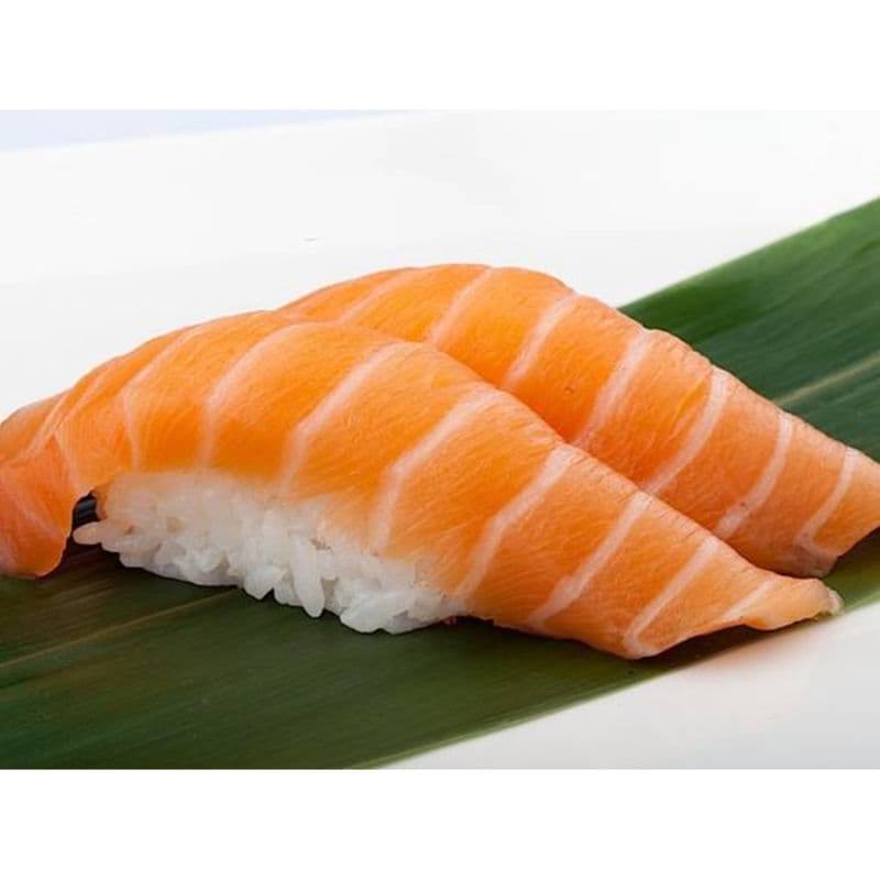 Salmon Sushi (2 pcs)