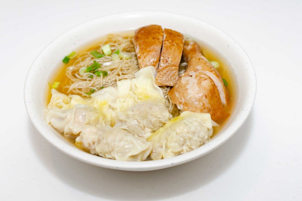 182 Soy Chicken and Shrimp Meat Dumpling with Noodle in Soup 油雞水餃麺
