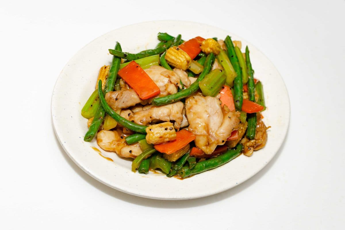 021 Sauteed Chicken with Mixed Vegetables in Spicy Black Pepper Sauce 錦繡川椒雞