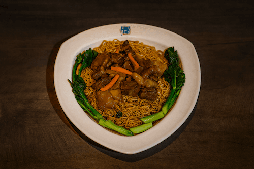 House Special Beef Brisket & Tendon in Special Sauce on Crispy Noodle / 牛筋腩炒麵(脆麵)