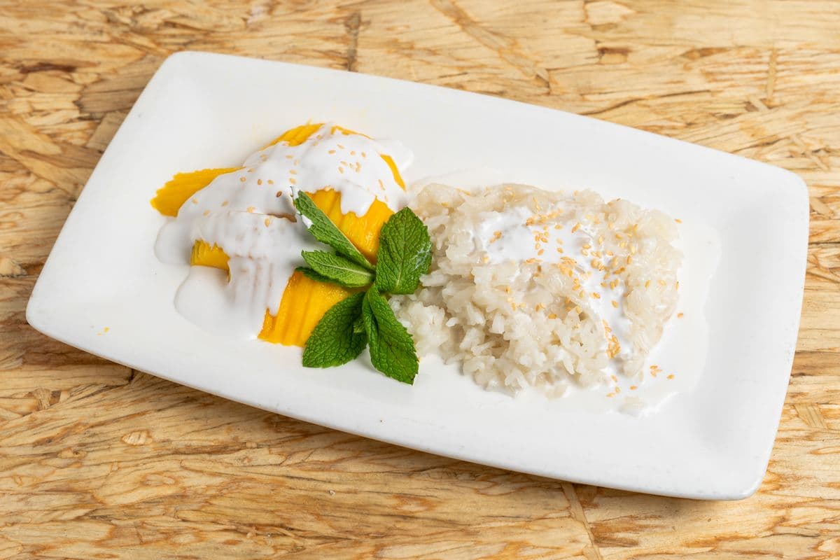 D. Sweet Sticky Rice with Mango Seasoning