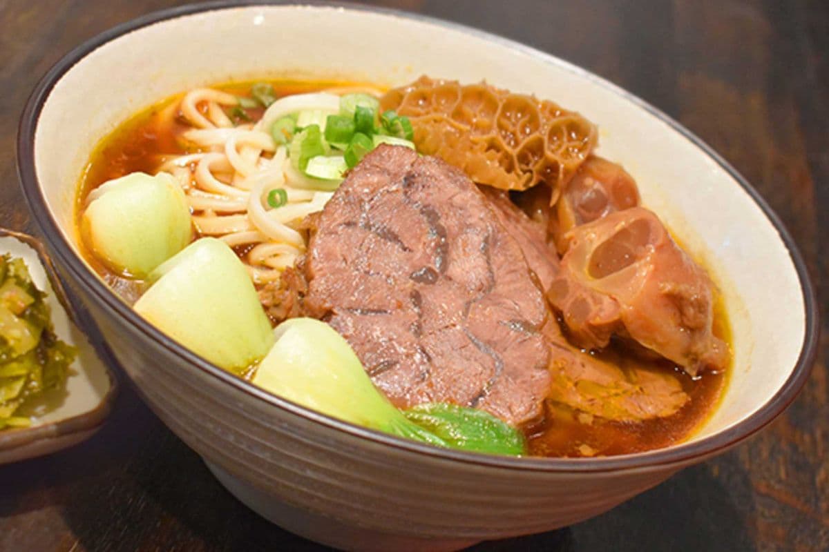 Signature Beef Trio Noodle Soup 牛三寶麵