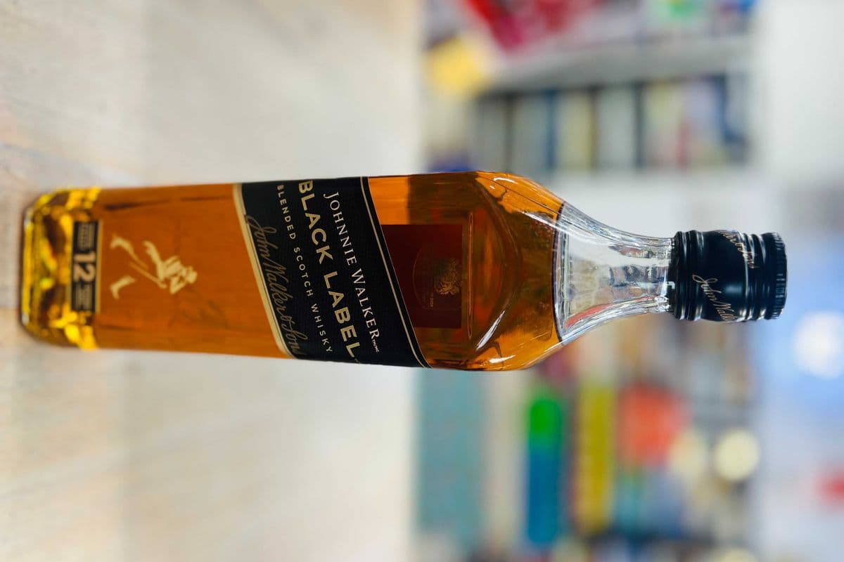 JOHNNIE WALKER BLACK LABEL (1 x 750ML)