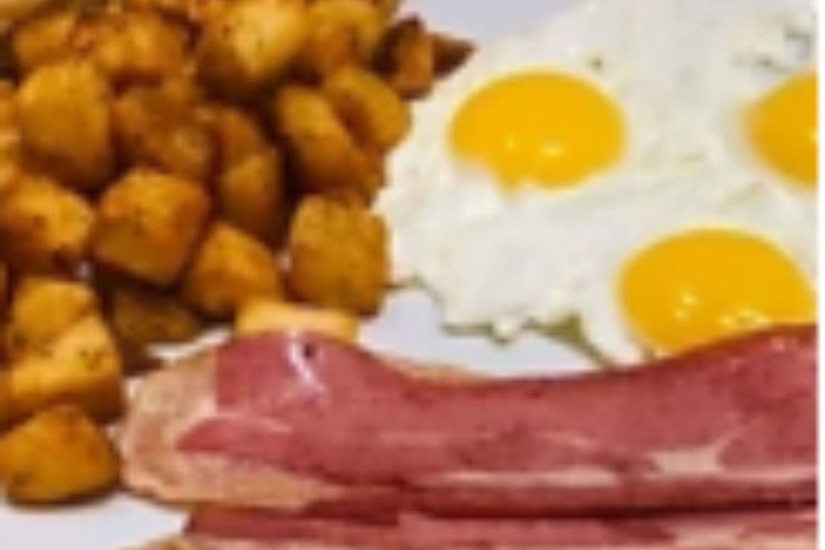 7. Turkey Bacon, Eggs, Toast, and Home Fries