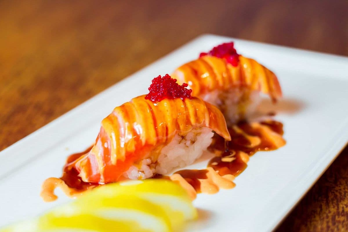 Torched Salmon Sushi (2pc)