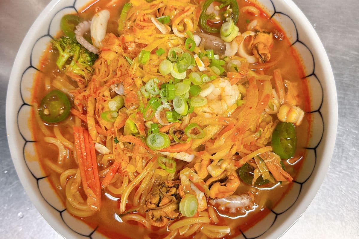 Spicy seafood jjambbong noodle