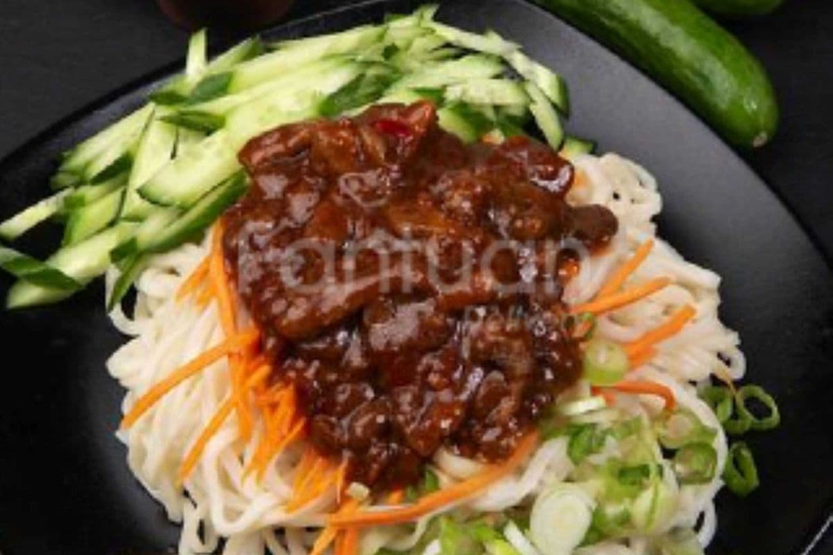 D8. Zha Jiang Noodle