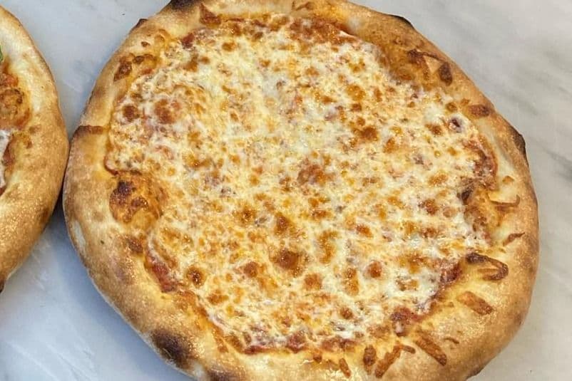 Pizza aux Quatre Fromages / Four Cheese Pizza