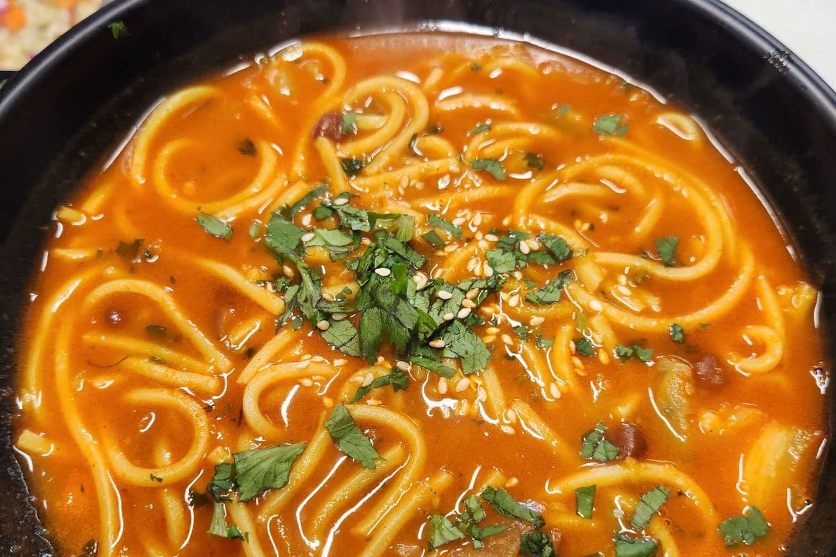 Thukpa Chicken Sada Jhol (Mild Soup)