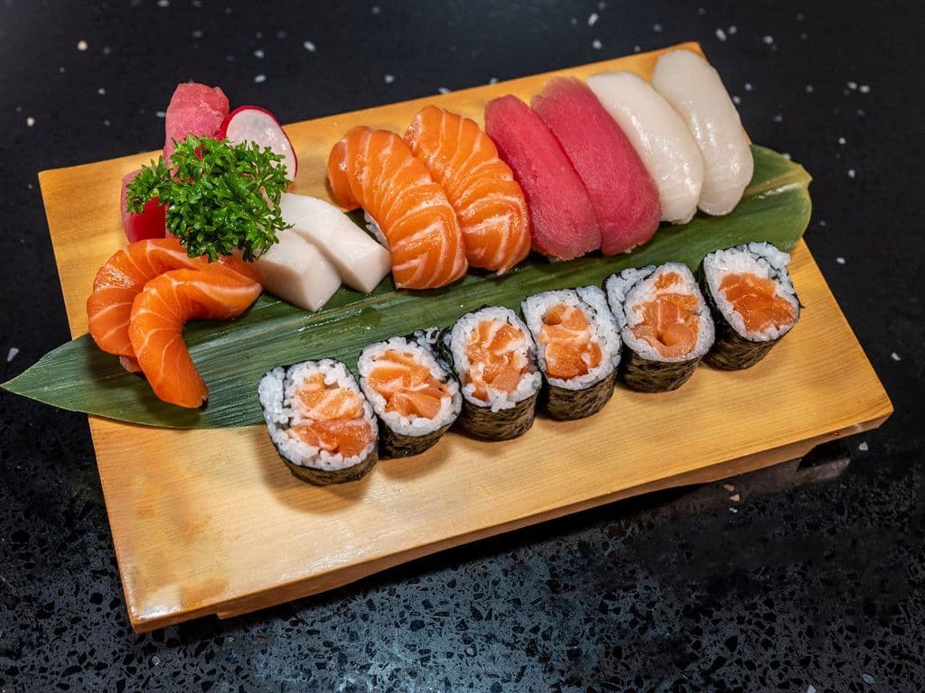 Sushi & Salmon Tokyo (18pcs)