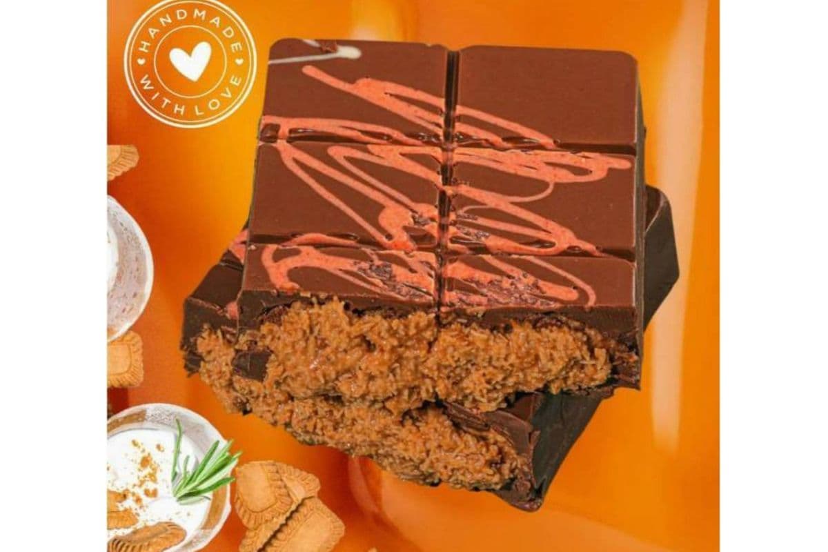 Exclusive!! Dubai Kunafa Lotus Caramel Chocolate