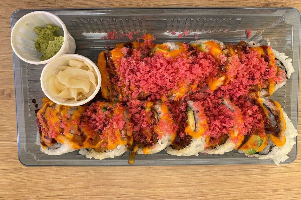Volcano Roll (10 pcs)