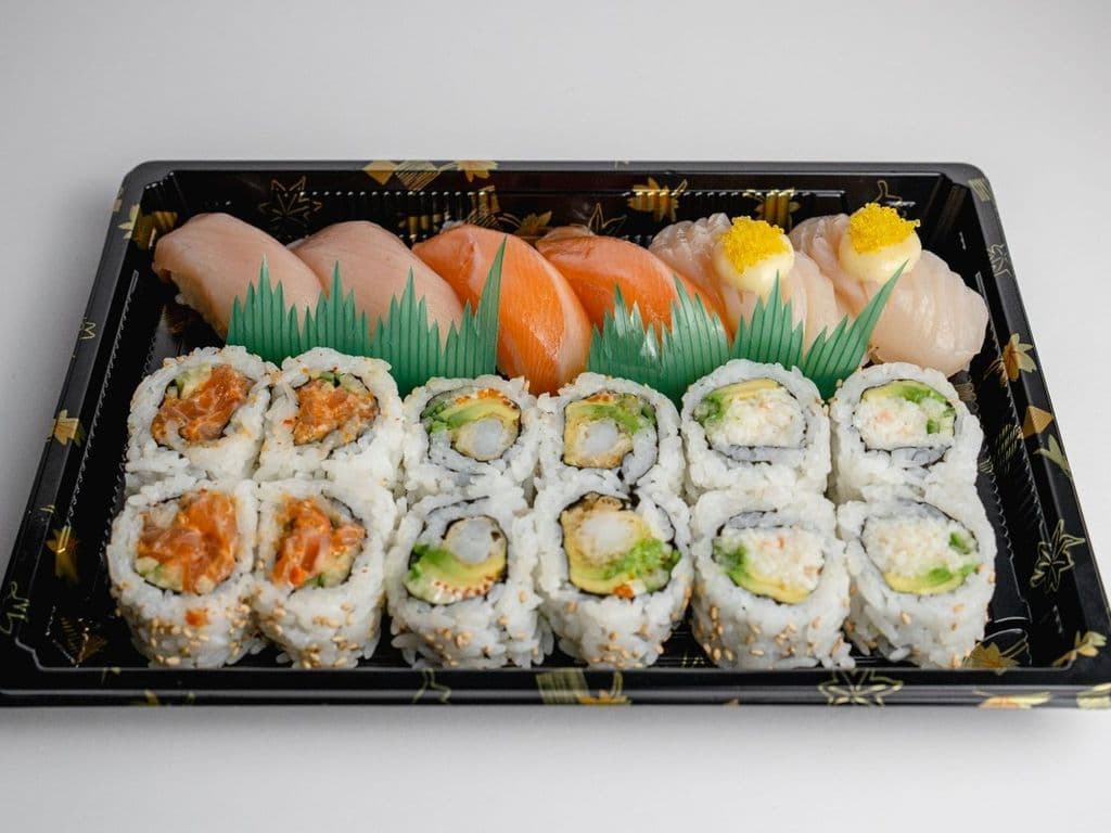 Sushi & Roll Combo (18pcs) 