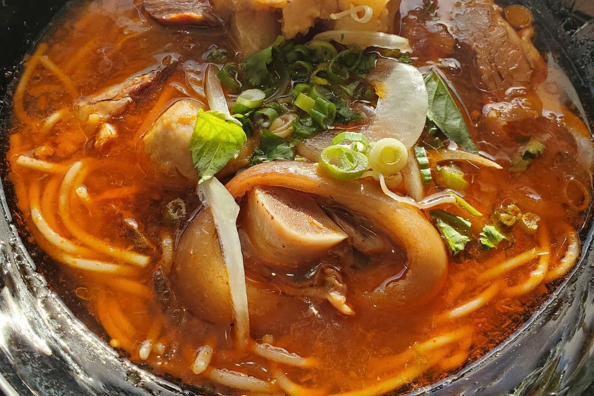 Bun Bo Hue - Hue Style Spicy Beef Soup BYOP (4 servings )