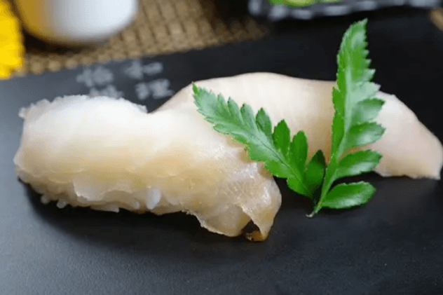Tai Sushi (2 Pieces)