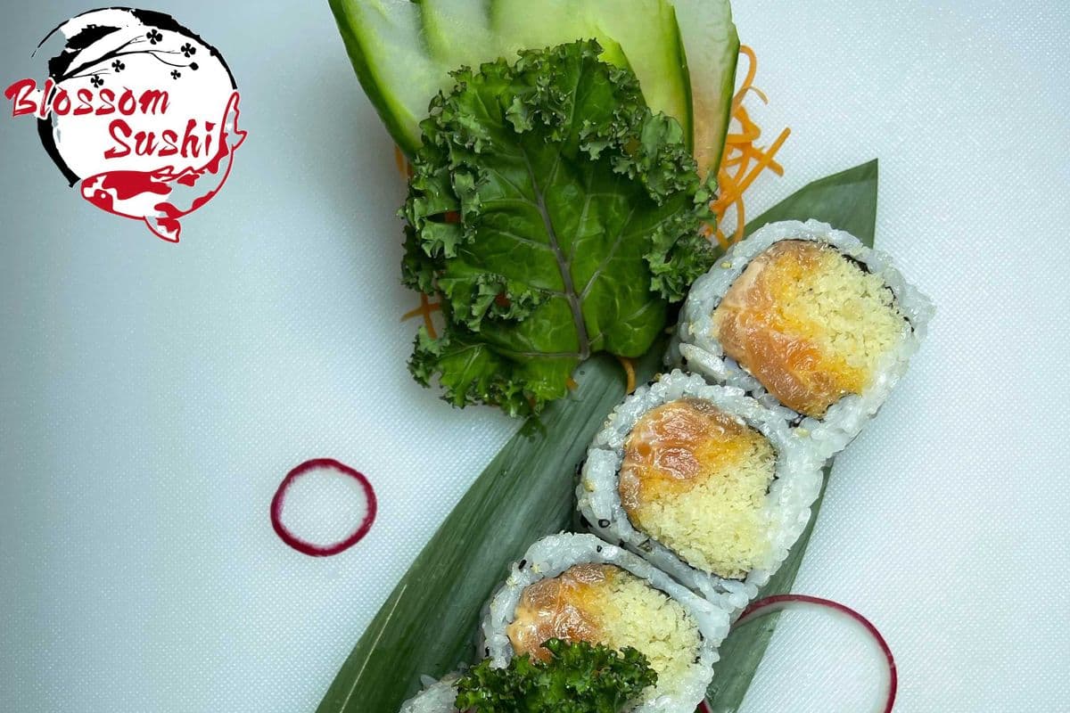 Spicy Salmon Roll (6 pcs)