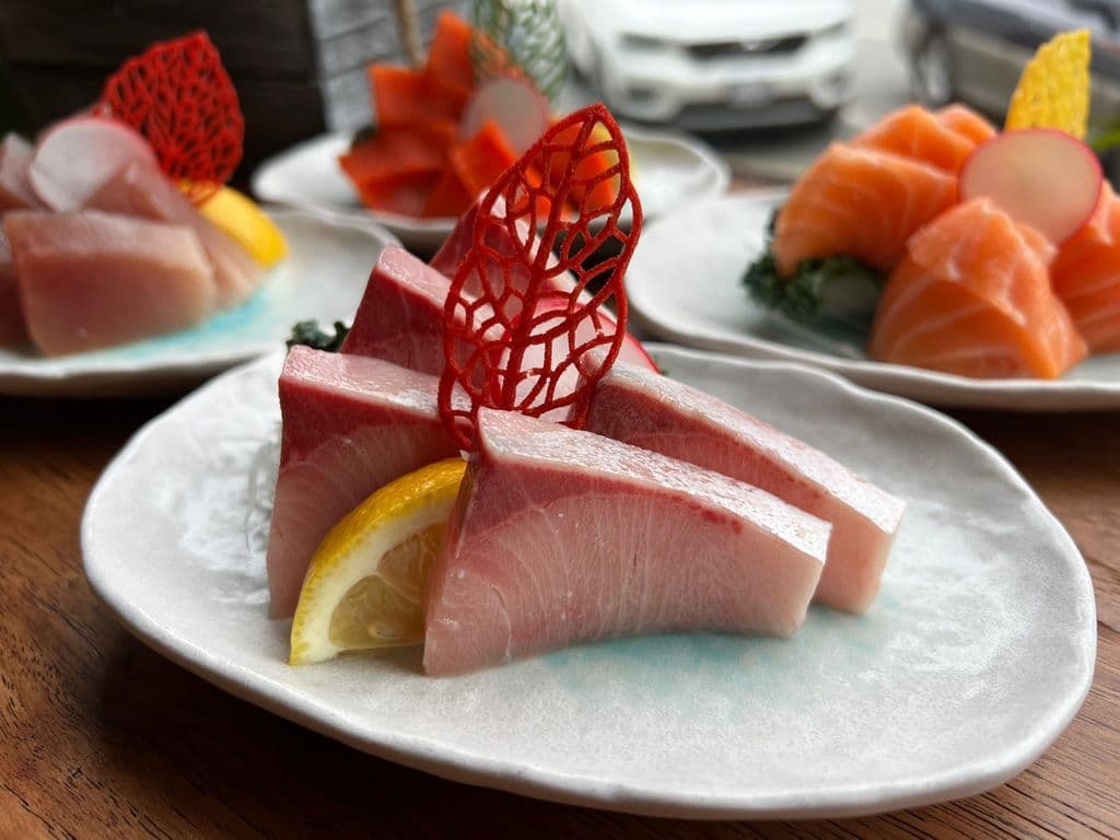 Hamachi Sashimi 5 Pieces