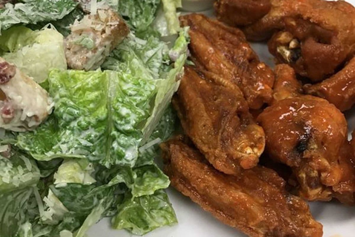 Combo - 1Lb Chicken Wings/Caesar Salad