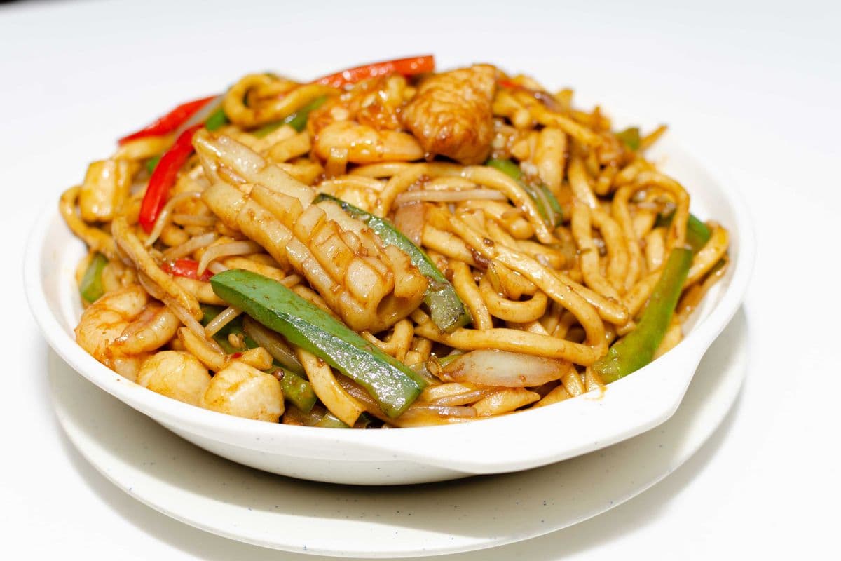 Fried Wide Shanghai Noodle (Udon) with Mixed Seafood in XO Chili Sauce XO 醬海鮮上海粗炒