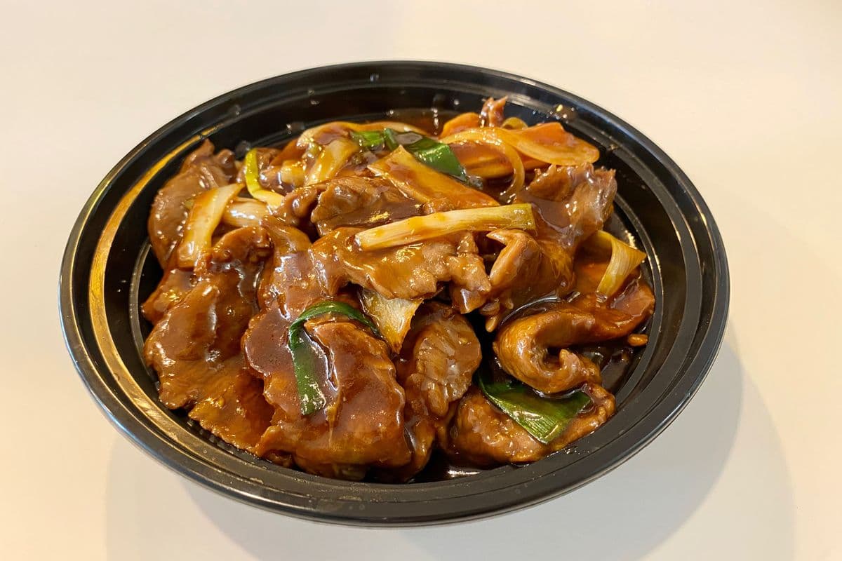 B10 Beef with Ginger and Green Onion