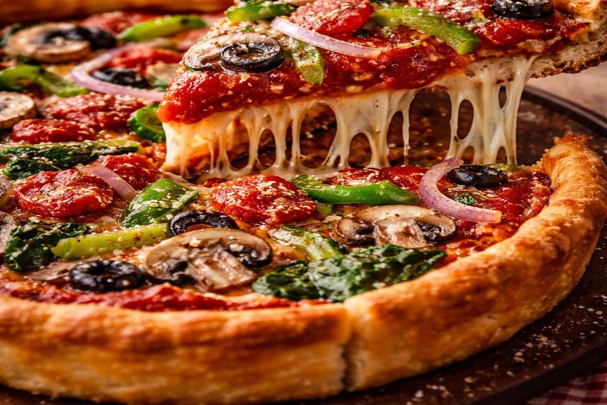Medium DeepDIsh chicago Veggie Pizza