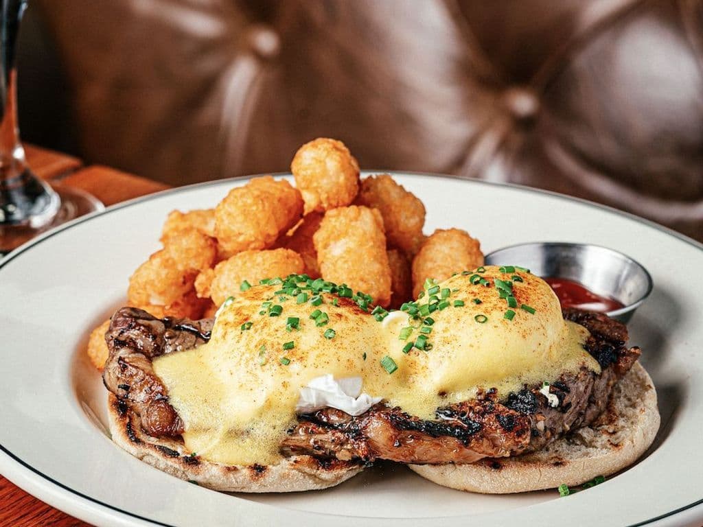 Steak benedict