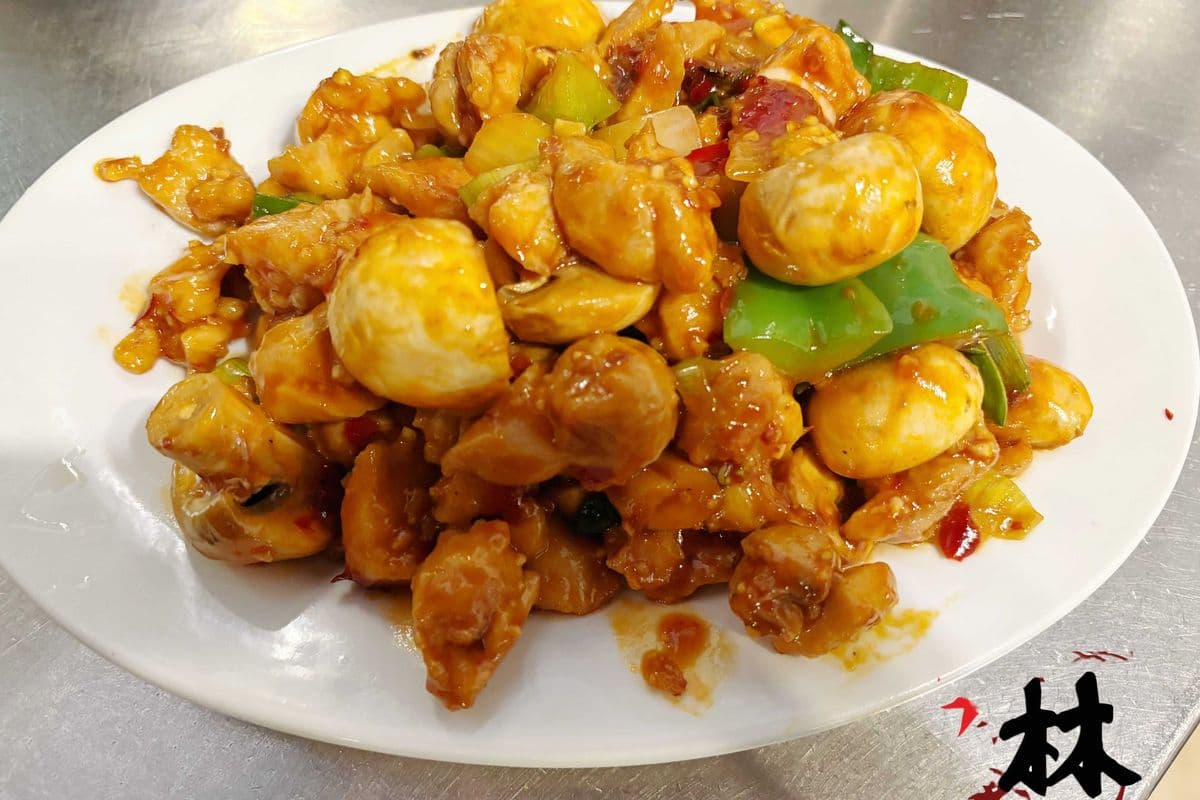 Diced Chicken with Chili and Garlic Sauce 魚香雞丁