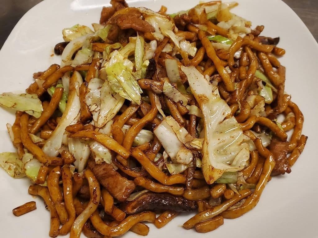 F4. 港式上海粗炒  Stir-Fried Thick Noodle