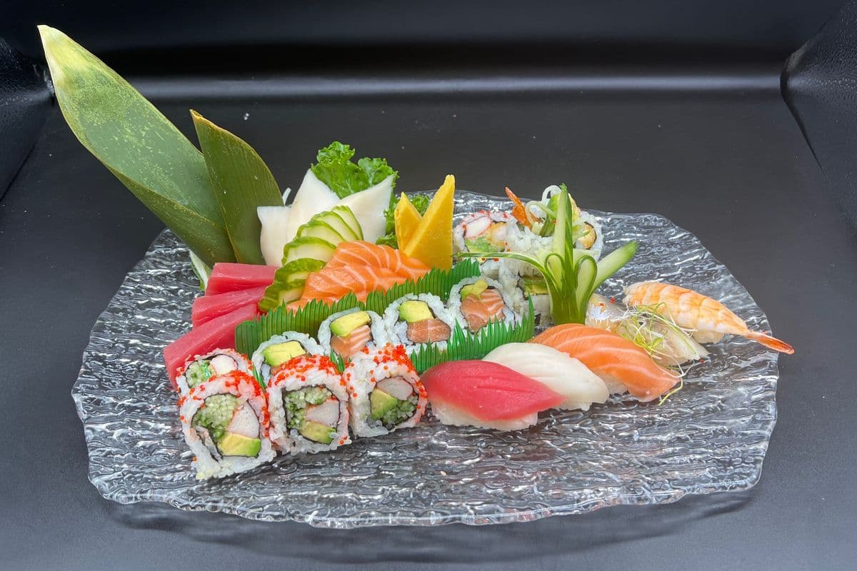N8. Sashimi, Sushi, and Roll Combo (21 pcs)