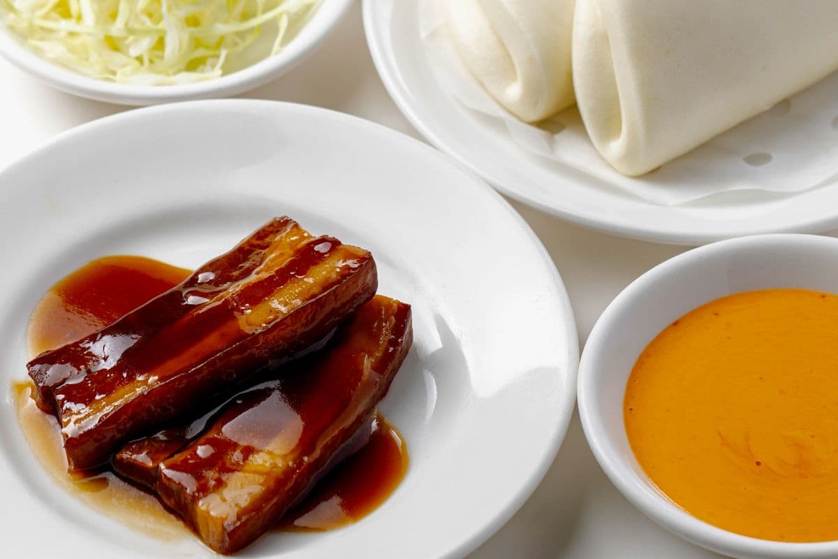 010. Pork Belly Bao (2 pcs) 東坡肉刈包
