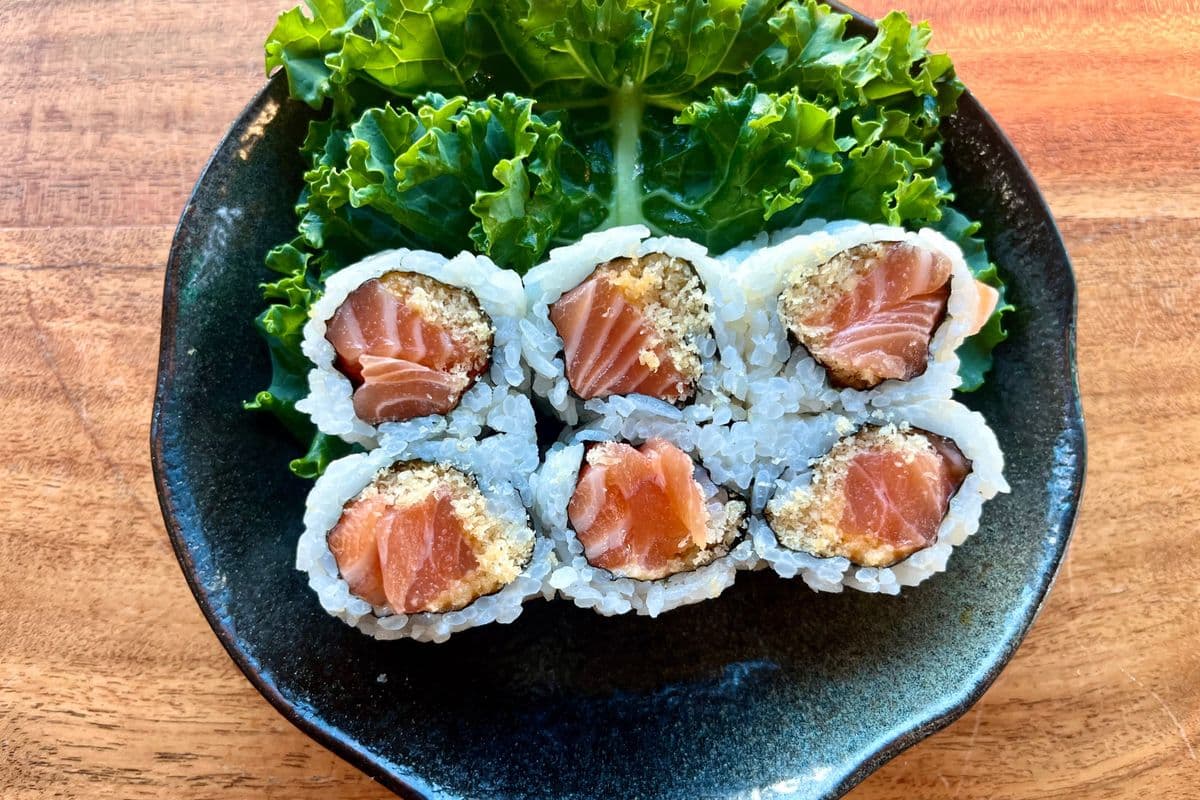 110A. Spicy Salmon Roll (6 pcs)