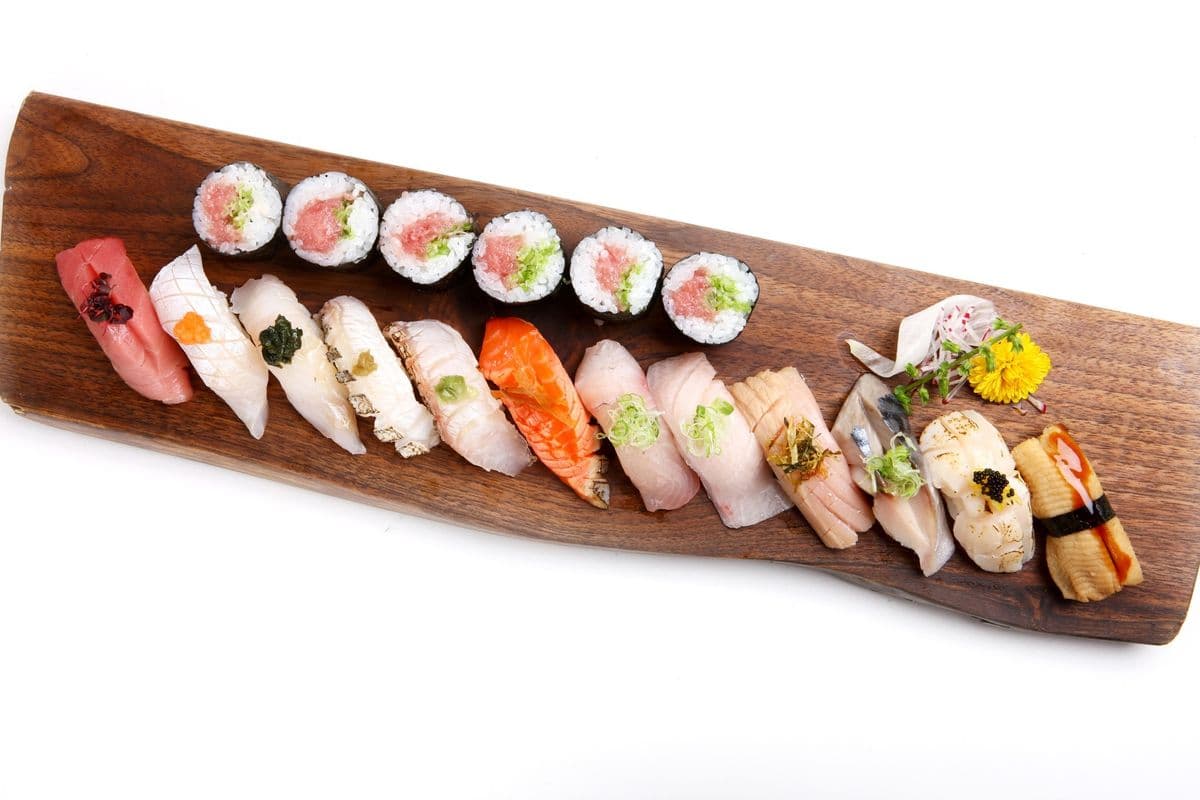 Sushi Deluxe (18 pcs)