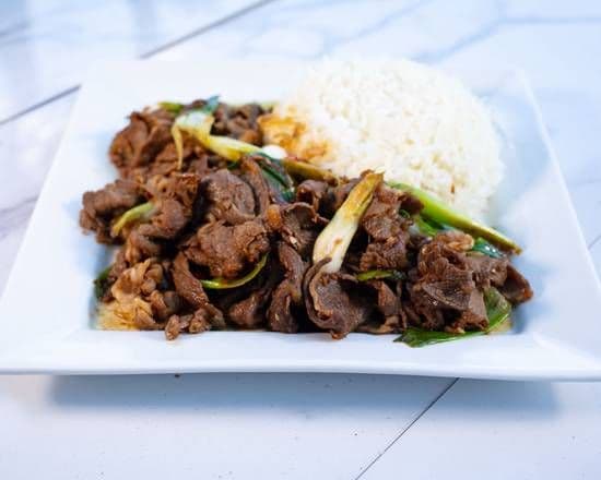 葱爆蒙古羊盖饭Stir Fried Mongolia Sliced lamb with cumin & onion rice bowl