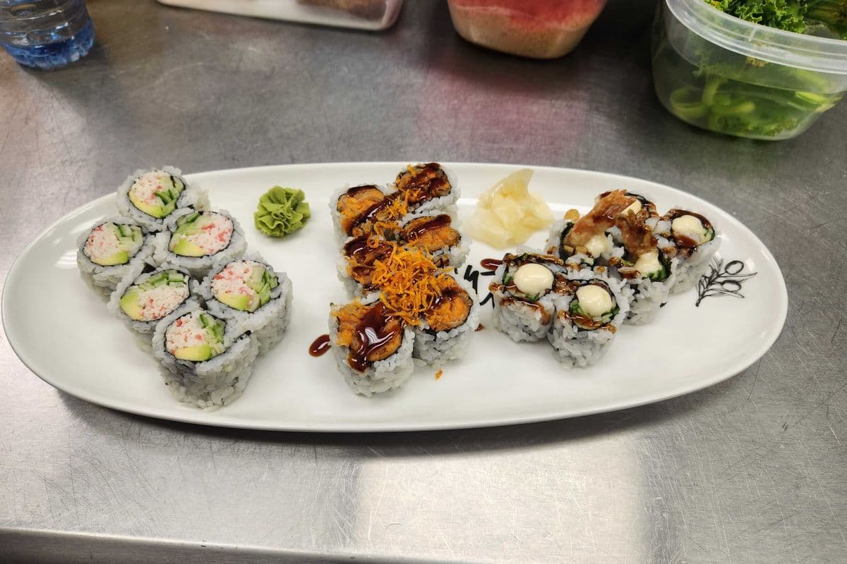 Yanakee Roll Combo (18 pcs)