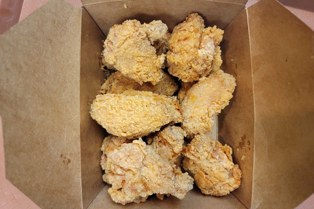 200. Deep-Fried Chicken Wings (10pcs for jumbo 12 pcs for regular size).