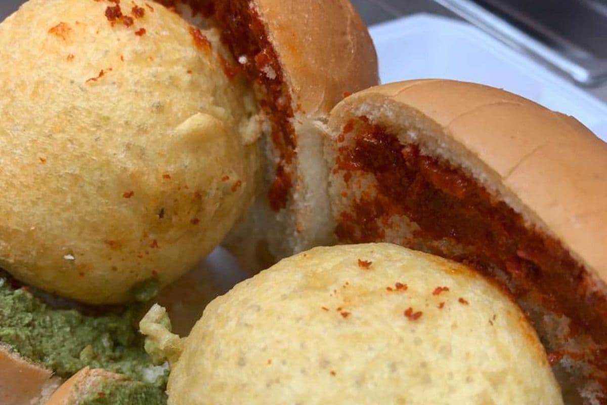 ONE TAWA BUTTER VADA PAU