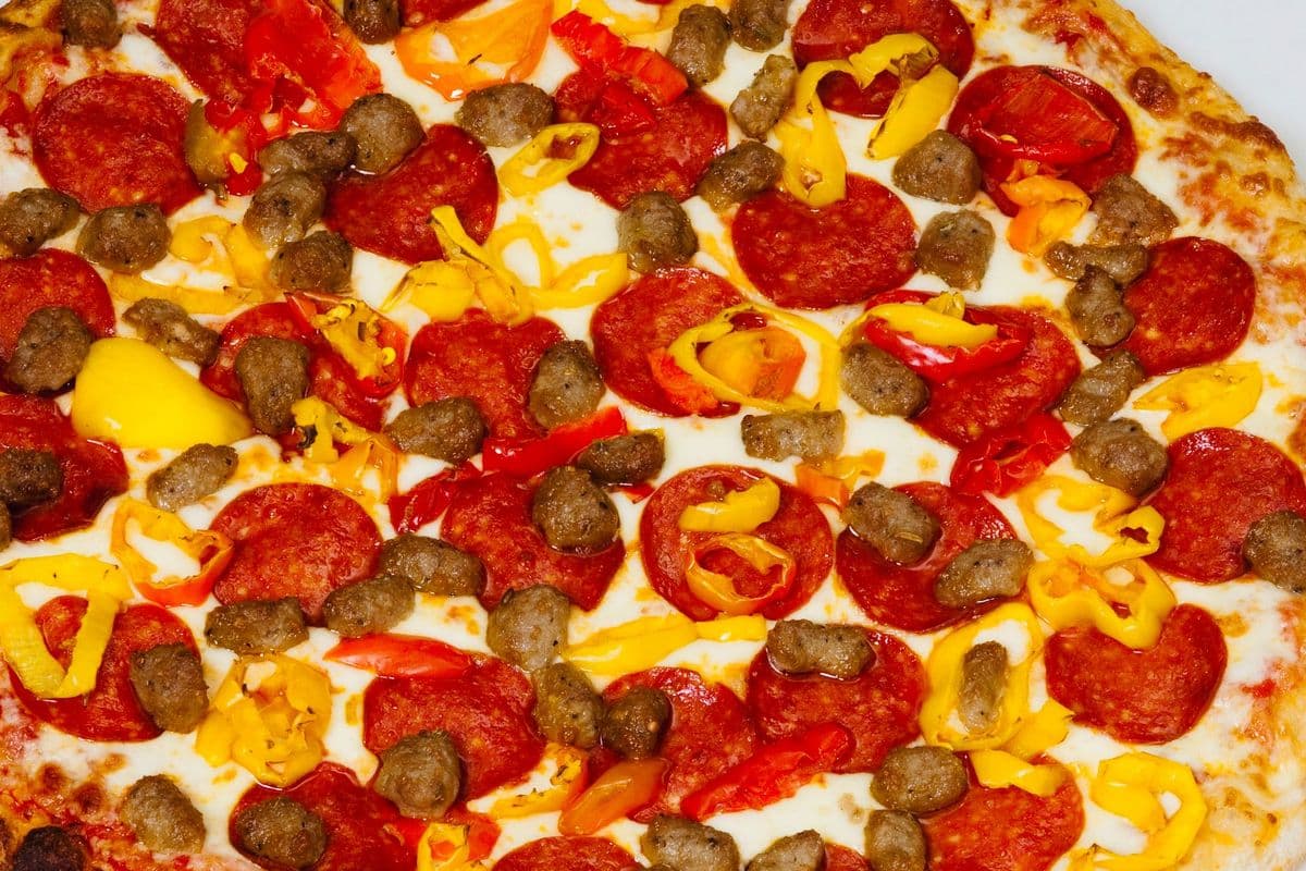 16" X-Large Regino's Delux Pizza