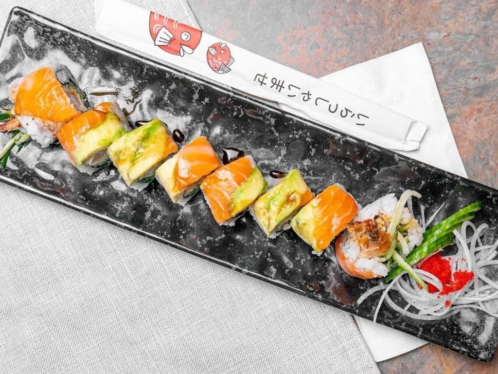 44. Deluxe Dragon Roll (8 Pieces)