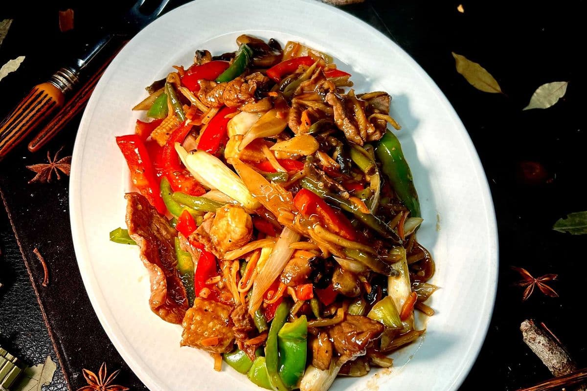 Beef with Ginger and Green Onions Hot Pot
