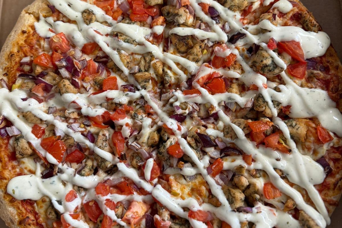 Medium shawarma pizza (12 inch)