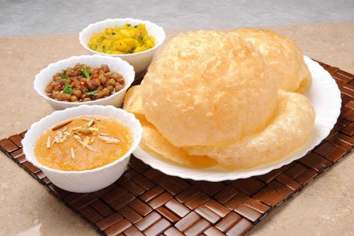 Halwa Poori 4pcs(Chana,Alo Sabzi,Halwa)
