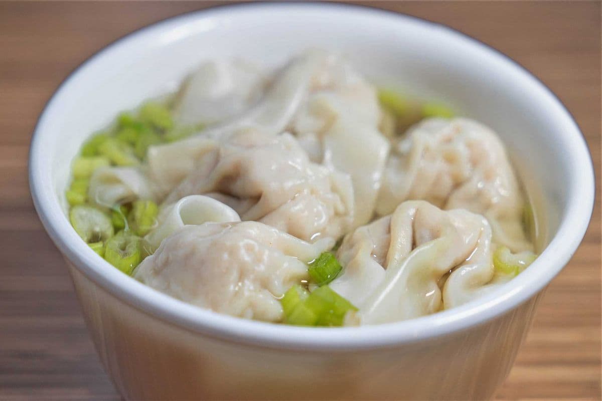 Wonton Soup (10 pcs)